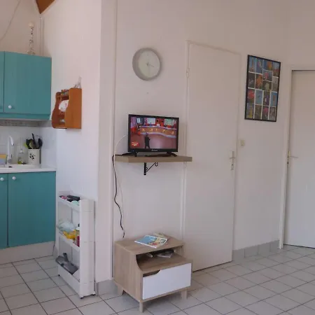 Maison 3 Pieces Avec Piscine Proche Plage, Courts De Tennis, Jardinet Et Parking Prive - Fr-1-224a-48