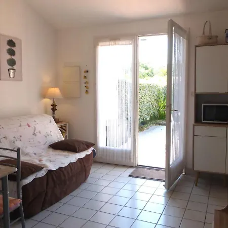 Maison 3 Pieces Avec Piscine Proche Plage, Courts De Tennis, Jardinet Et Parking Prive - Fr-1-224a-48 * Brétignolles-sur-Mer
